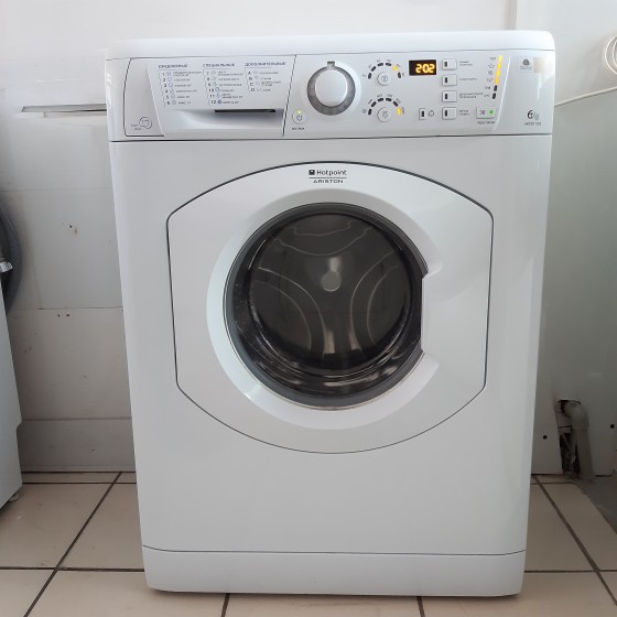 Стиральная машина узкая HOTPOINT ARISTON ARSF 100