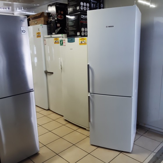 Холодильник BOSCH KGE36AW42