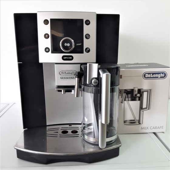 Кофемашина DELONGHI ESAM 5500. B