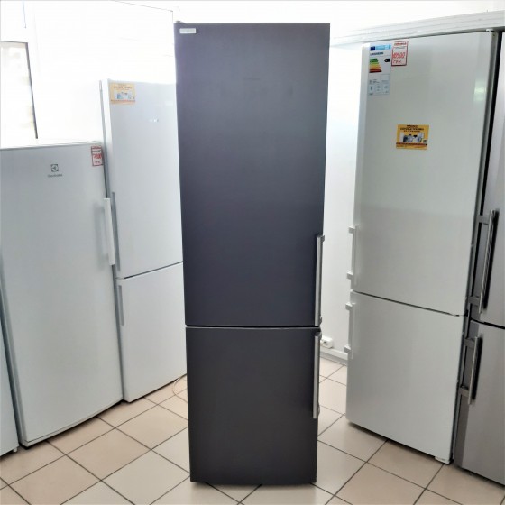 Холодильник Siemens KG39EAI40