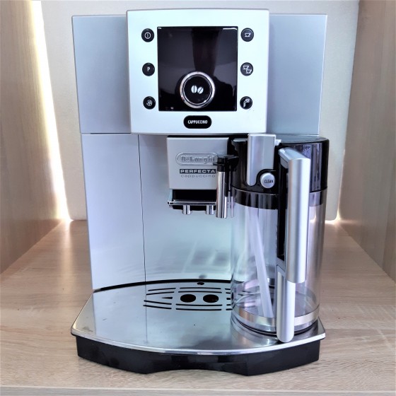 Кофемашина DELONGHI ESAM 5500. S
