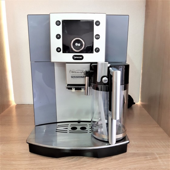 Кофемашина DELONGHI ESAM 5500. М