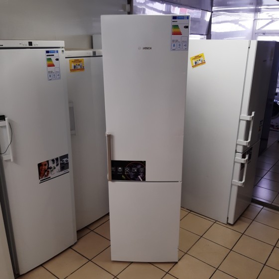 Холодильник Bosch KGE39MW40