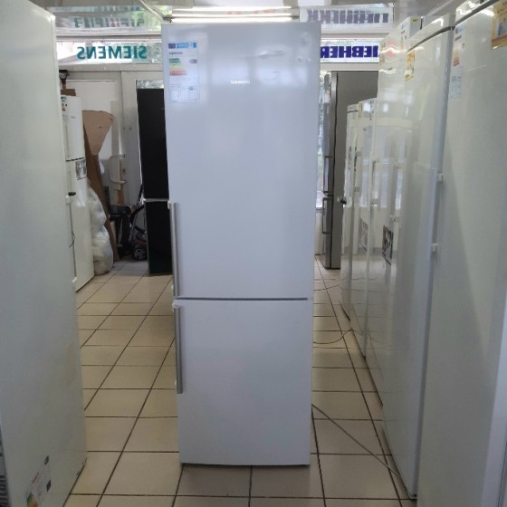 Холодильник Siemens KG36EBW40