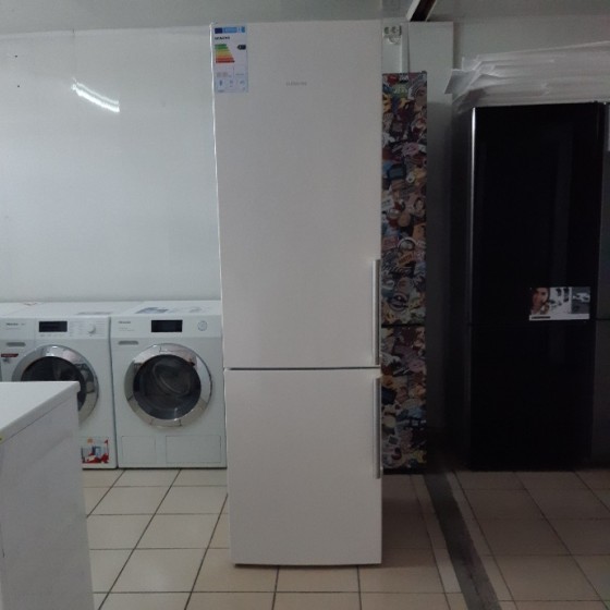 Холодильник Siemens KG39EAW40