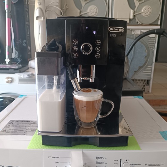 Кофемашина Delonghi ECAM23.266.B